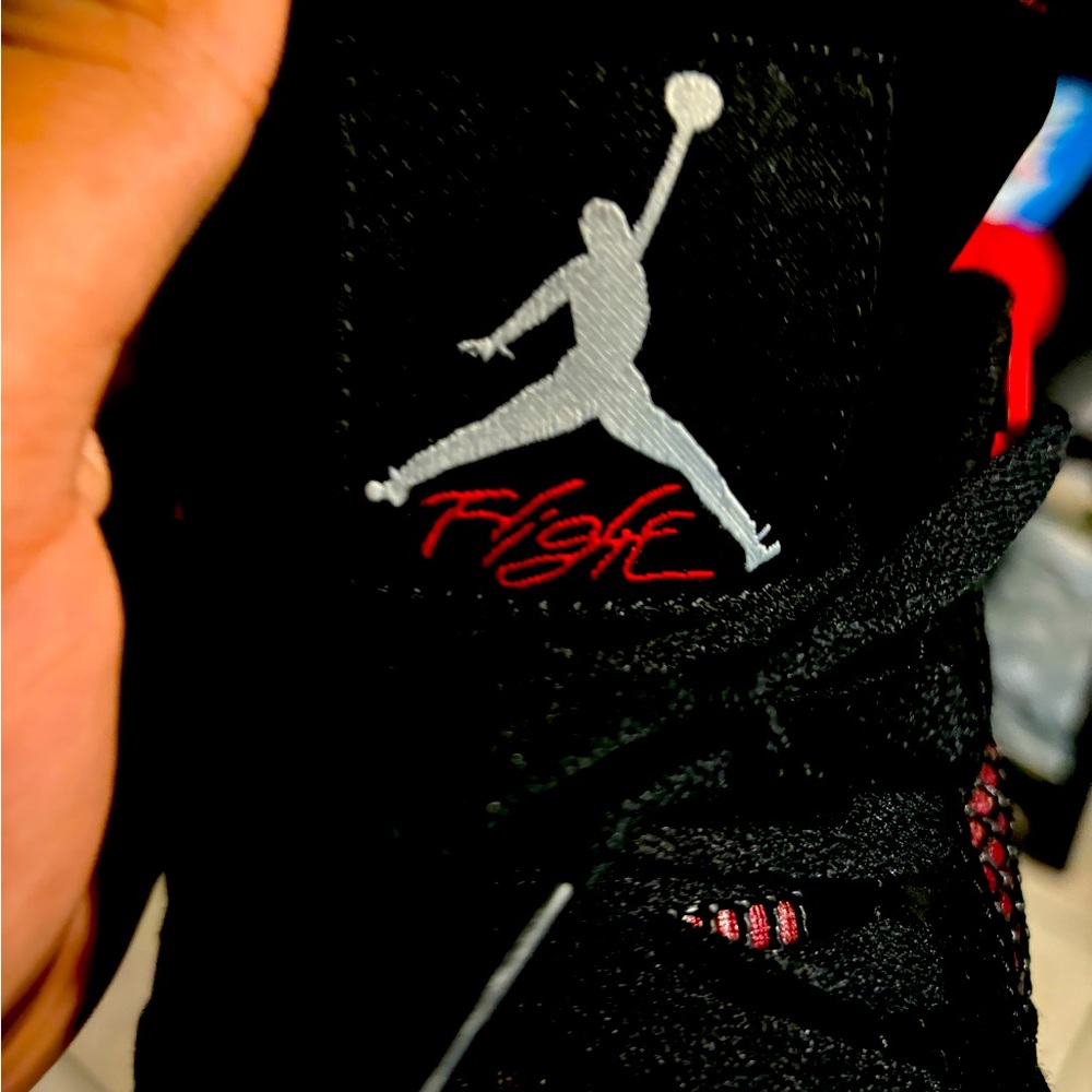 Jordan 4s red thunders